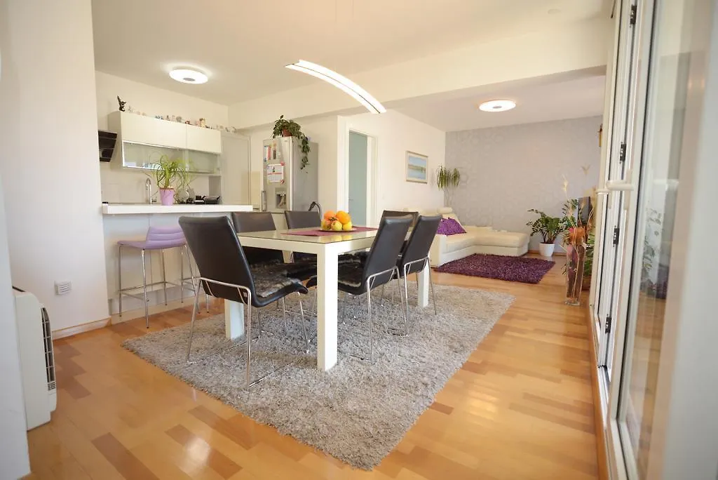 Base Bridge Apartment Zadar