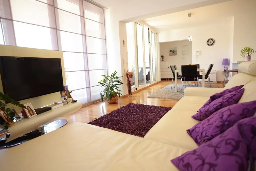 Base Bridge Apartment Zadar 0*,