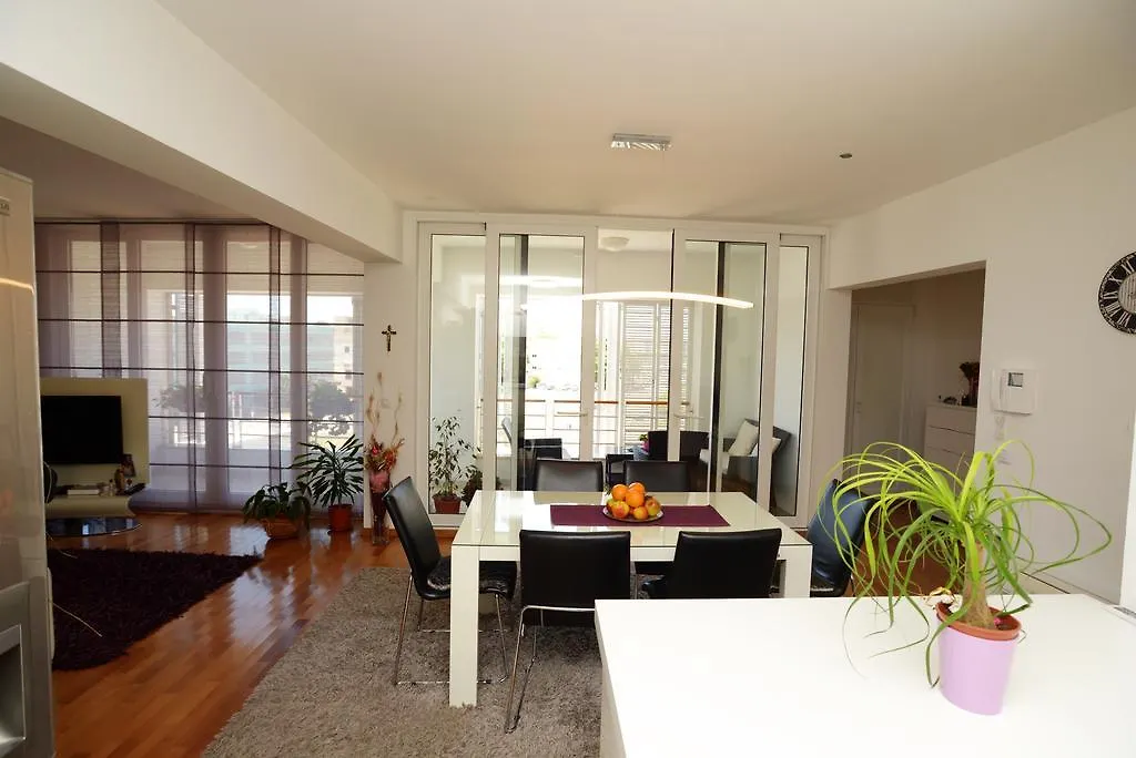 Base Bridge Apartment Zadar