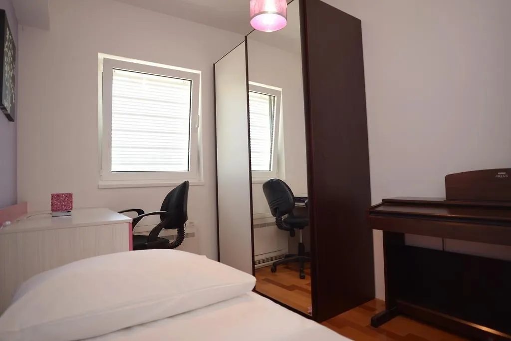 Base Bridge Apartment Zadar